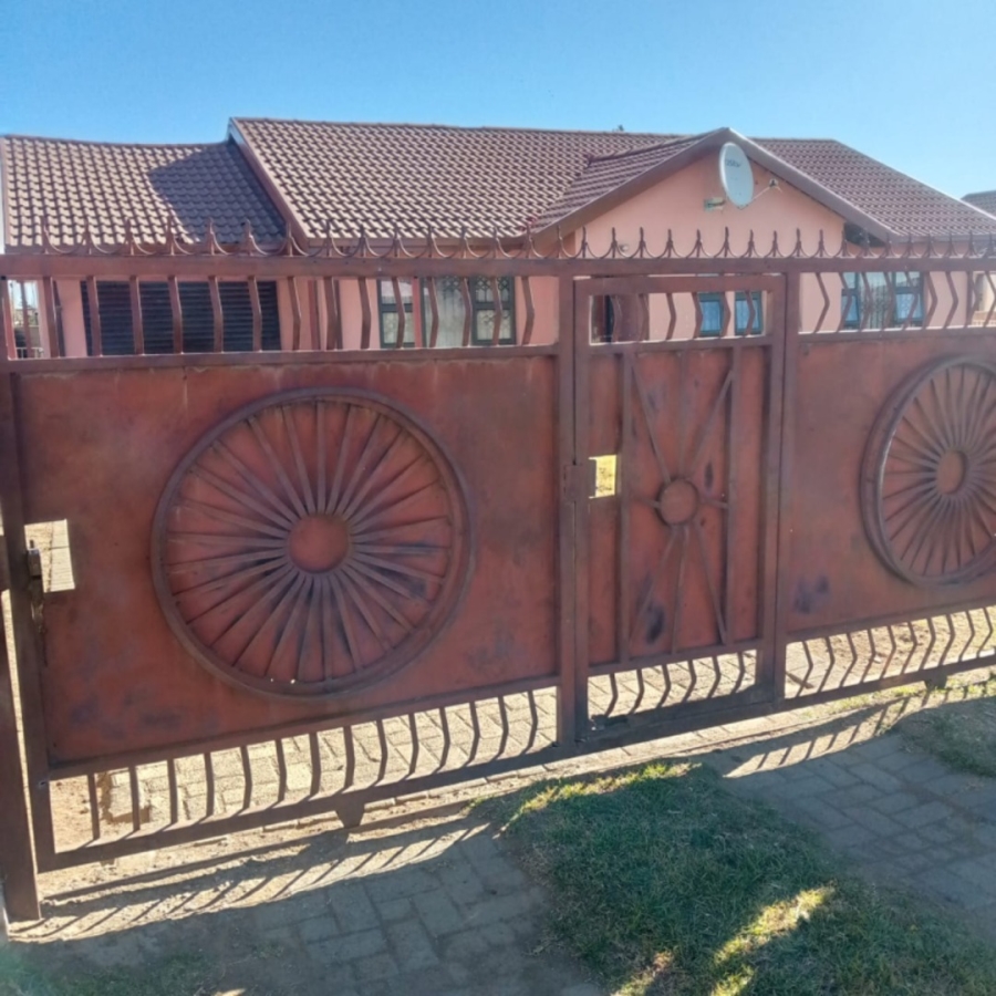 3 Bedroom Property for Sale in Botshabelo Free State